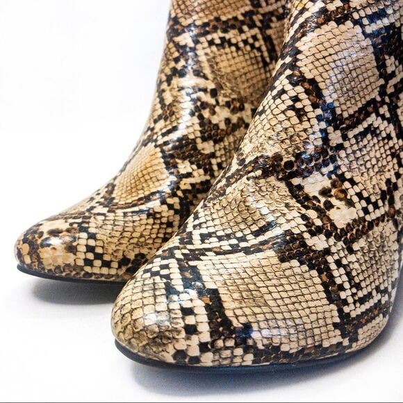 Breckelle’s Faux Snakeskin Ankle Booties Sz 8 - Picture 4 of 11